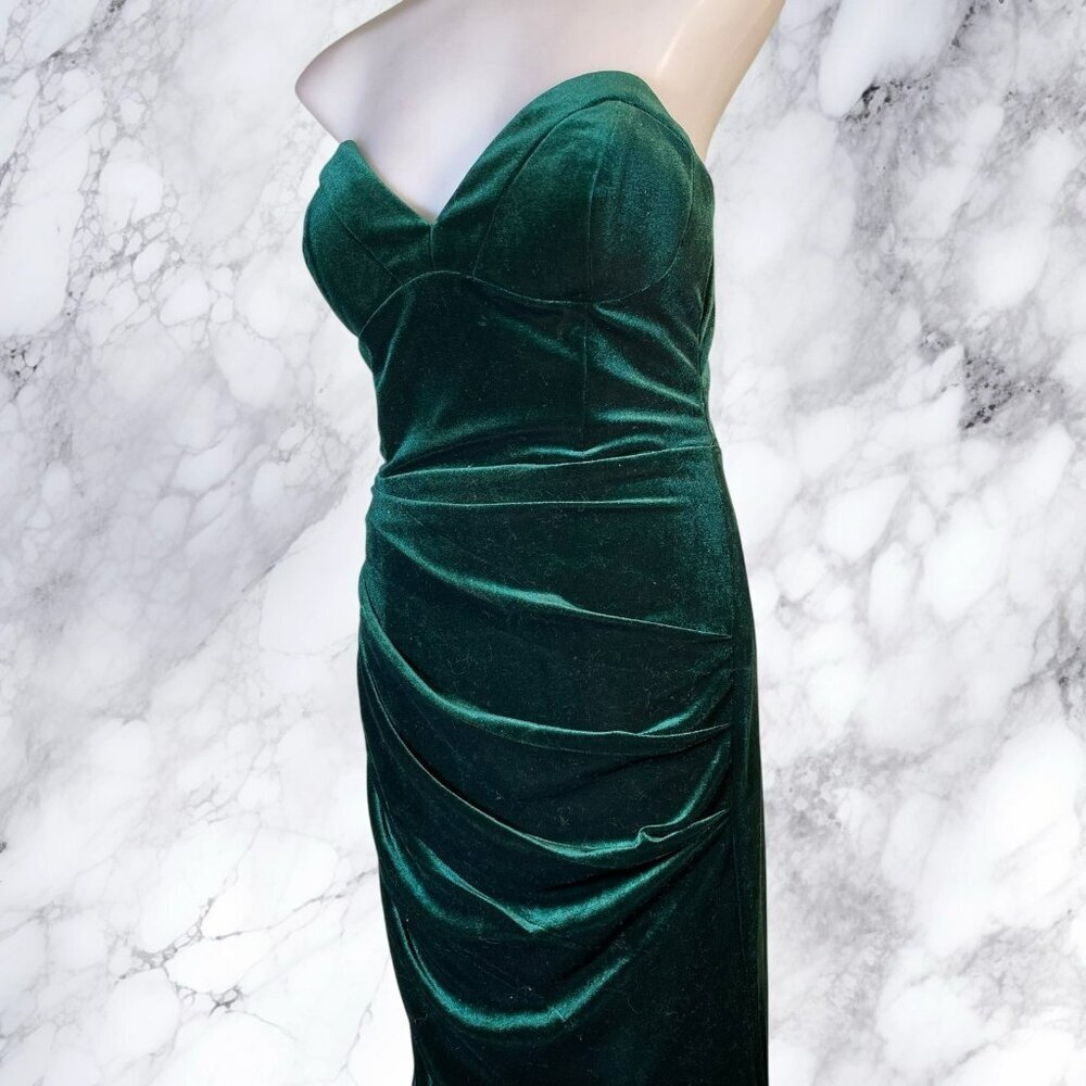Ladivine by Cinderalla Divine CH176 Velvet Strapless Fitted Gown in Emerald - Picture 8 of 12